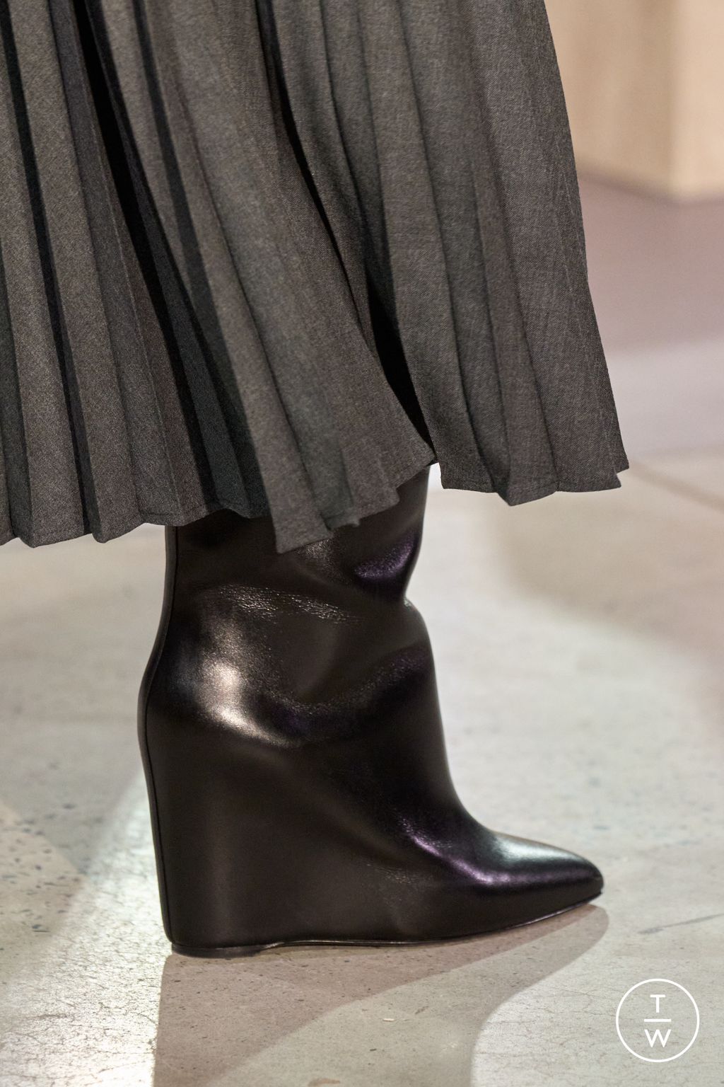 Fashion Week New York Fall/Winter 2025 look 86 from the Michael Kors Collection collection womenswear accessories