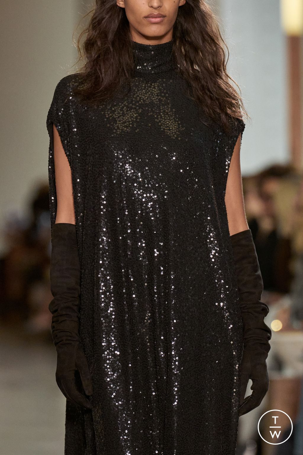 Fashion Week New York Fall/Winter 2025 look 98 from the Michael Kors Collection collection womenswear accessories