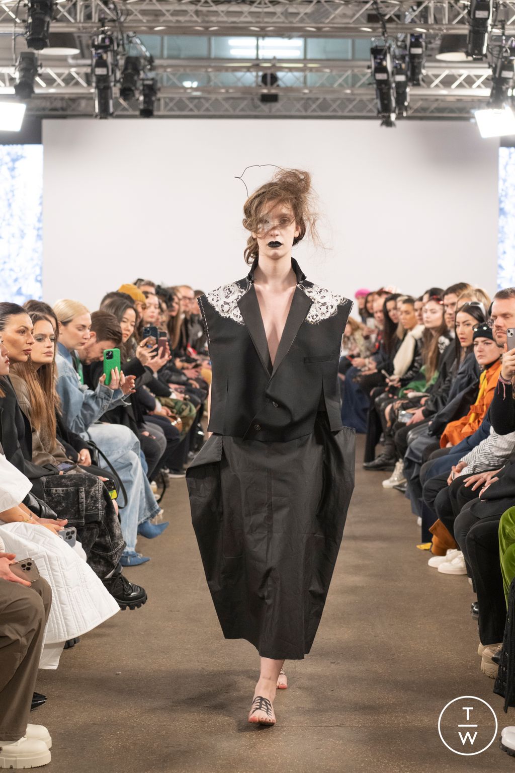 Fashion Week London Fall/Winter 2023 look 5 de la collection IA London womenswear