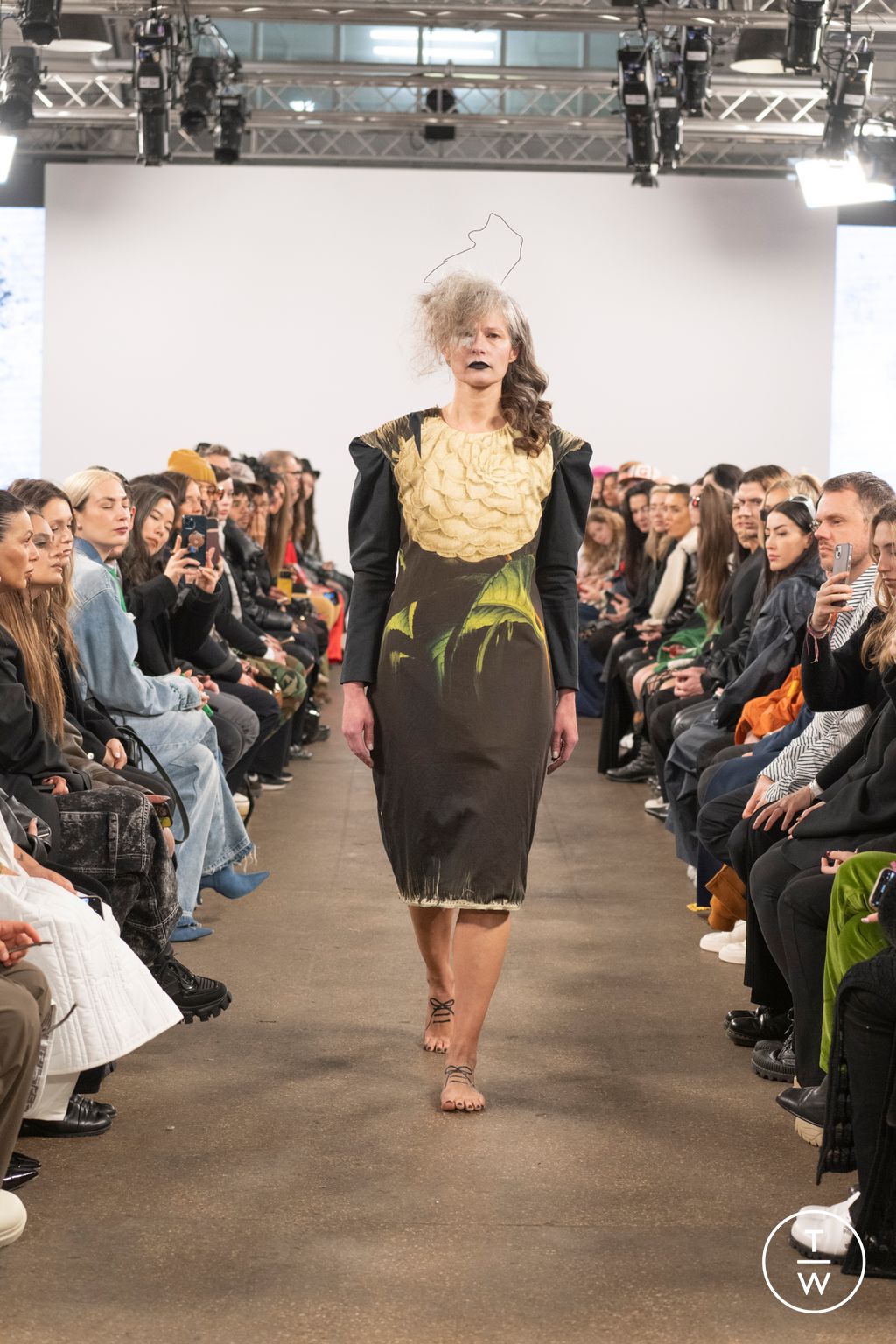 Fashion Week London Fall/Winter 2023 look 10 from the IA London collection womenswear