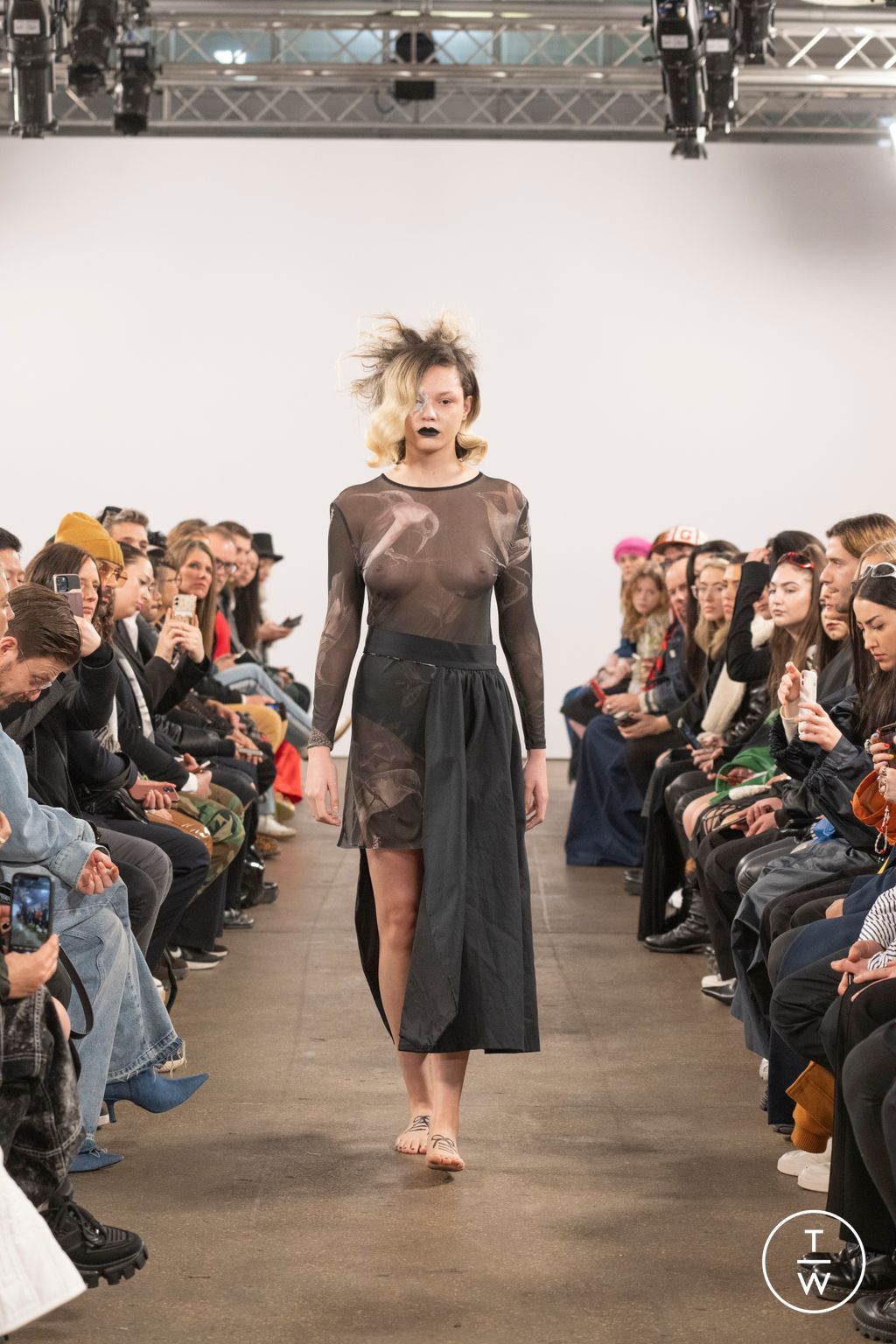 Fashion Week London Fall/Winter 2023 look 12 de la collection IA London womenswear
