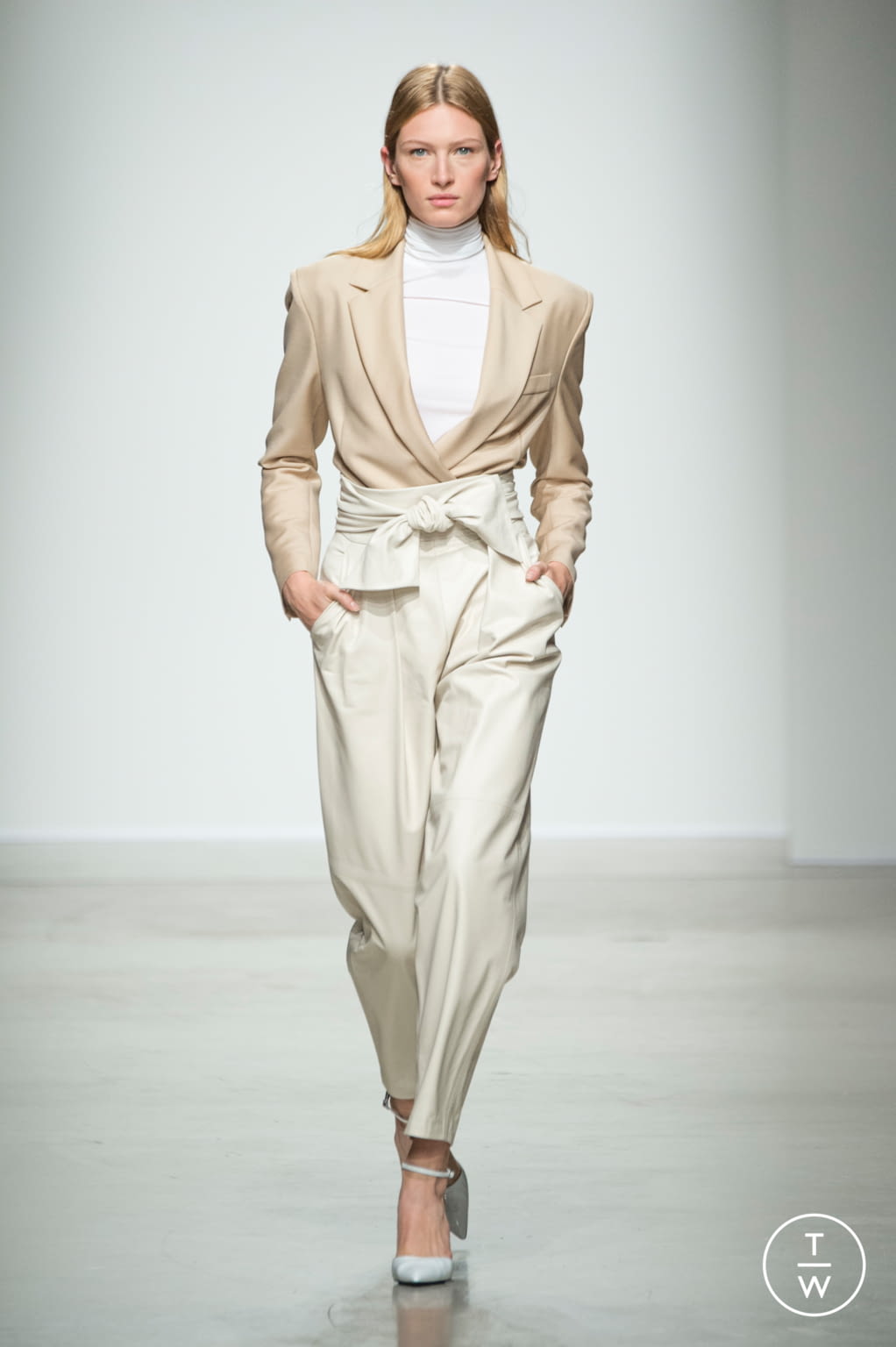 Fashion Week Paris Spring/Summer 2020 look 1 from the Kristina Fidelskaya collection 女装