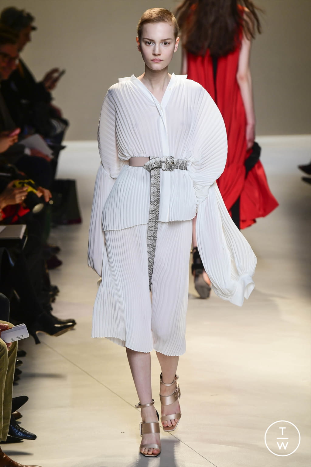 Fashion Week Milan Fall/Winter 2017 look 35 de la collection Krizia womenswear
