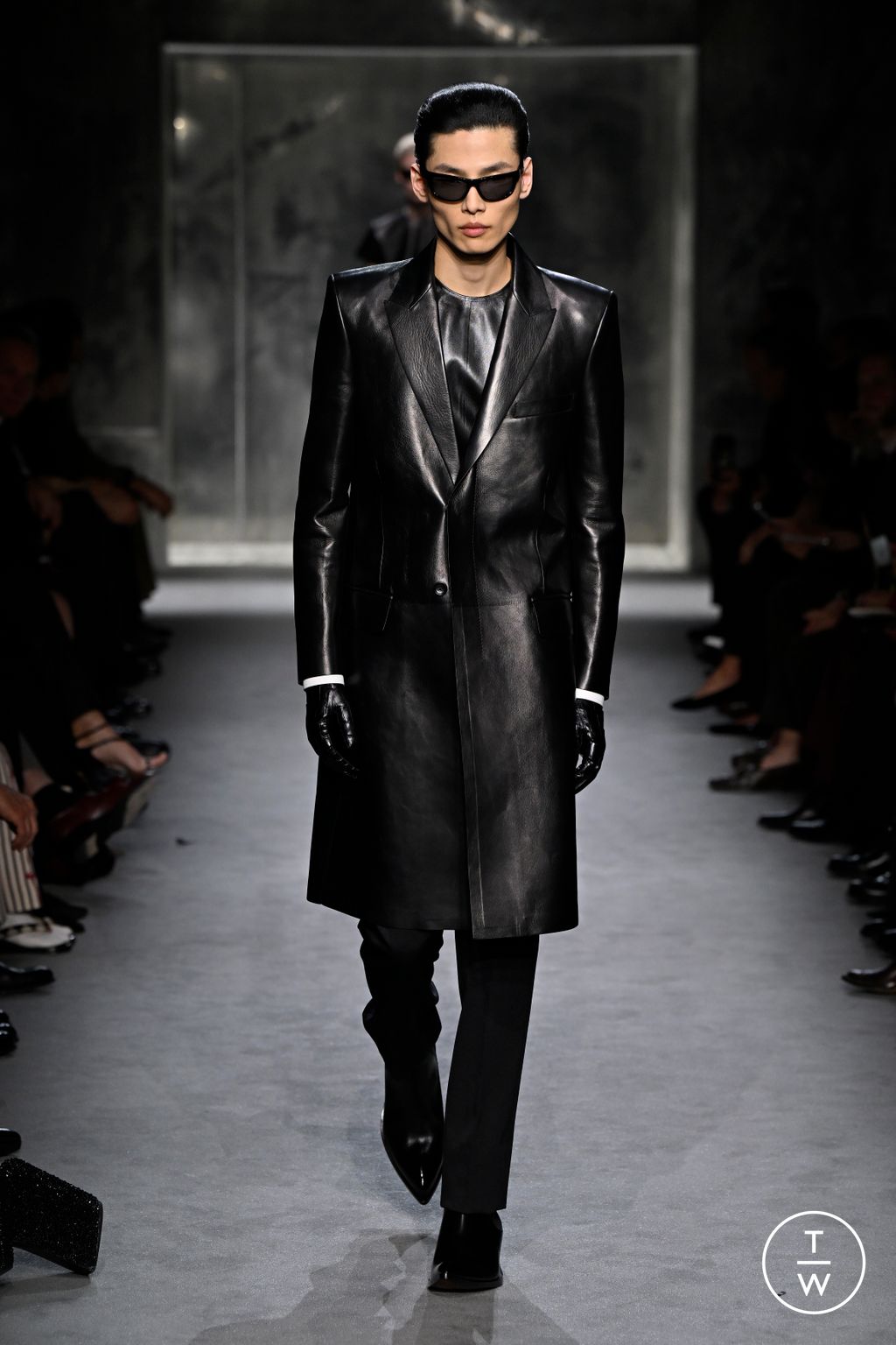 Fashion Week Paris Fall/Winter 2025 look 4 from the Tom Ford collection womenswear