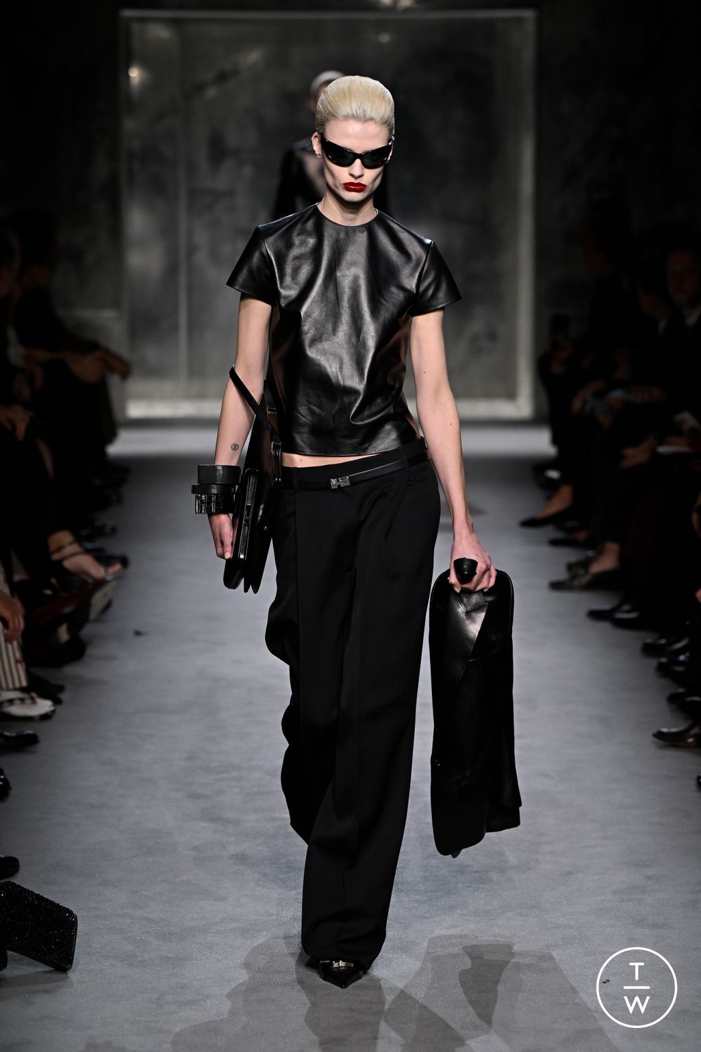 Fashion Week Paris Fall/Winter 2025 look 5 from the Tom Ford collection 女装