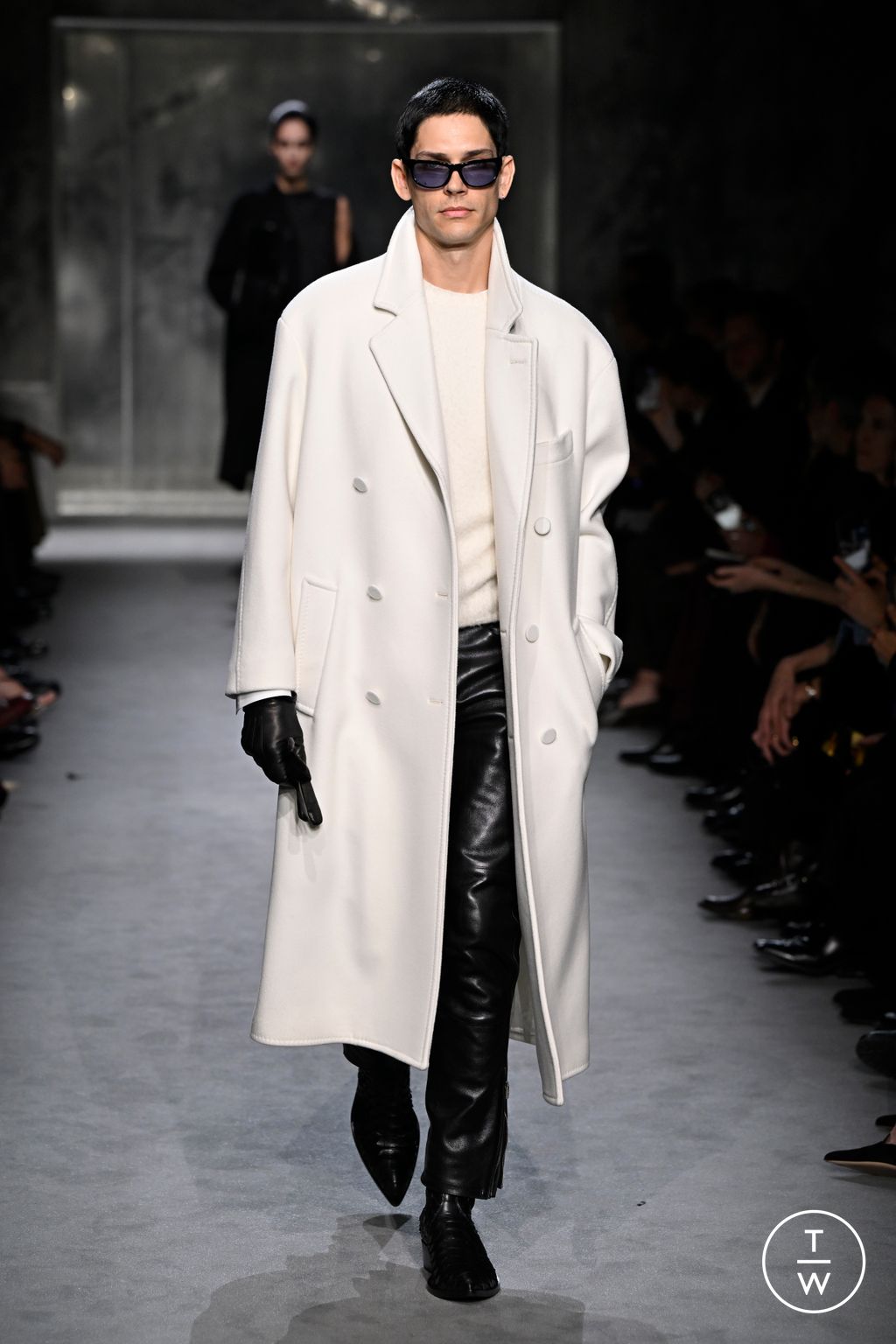 Fashion Week Paris Fall/Winter 2025 look 8 de la collection Tom Ford womenswear