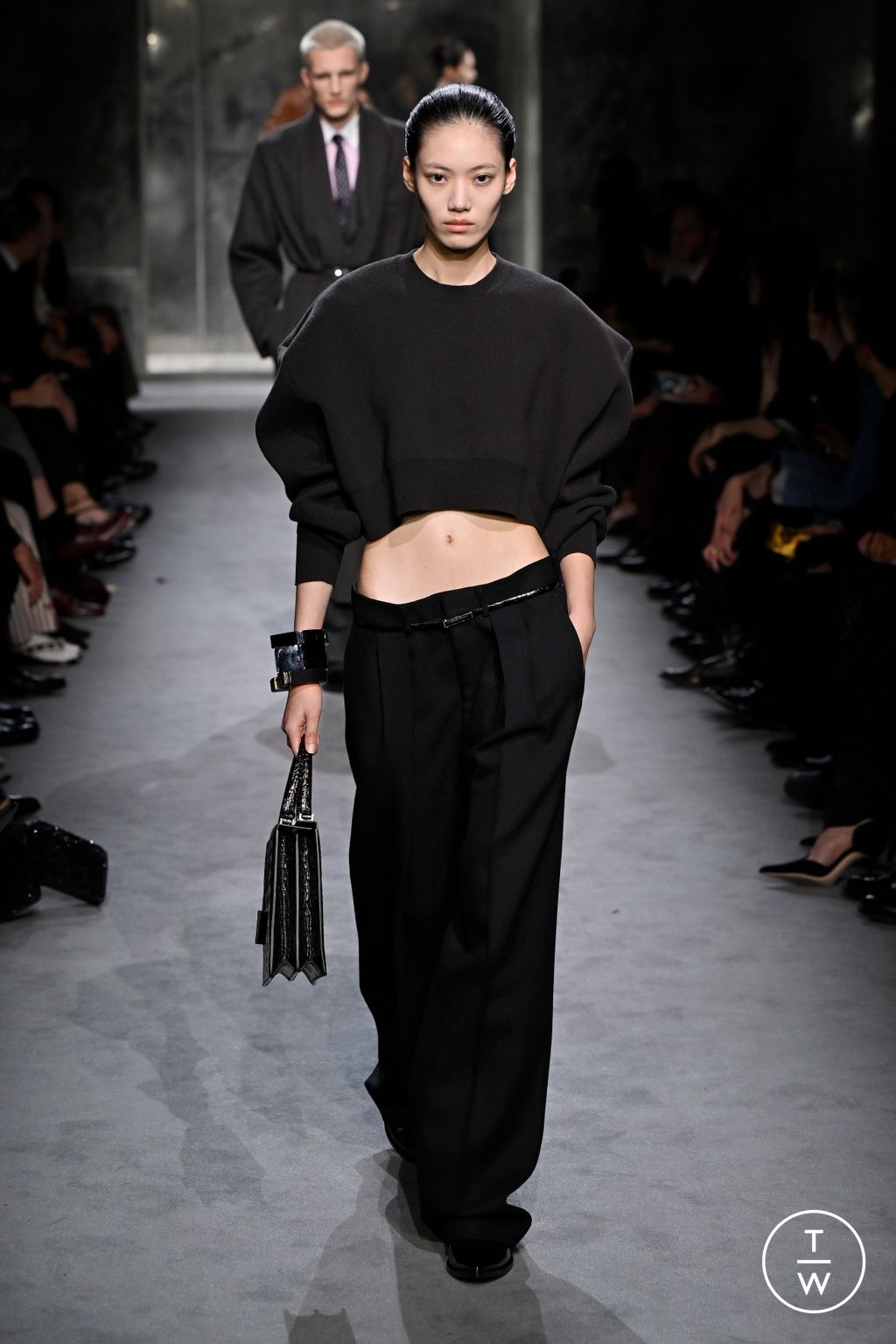 Fashion Week Paris Fall/Winter 2025 look 13 from the Tom Ford collection 女装
