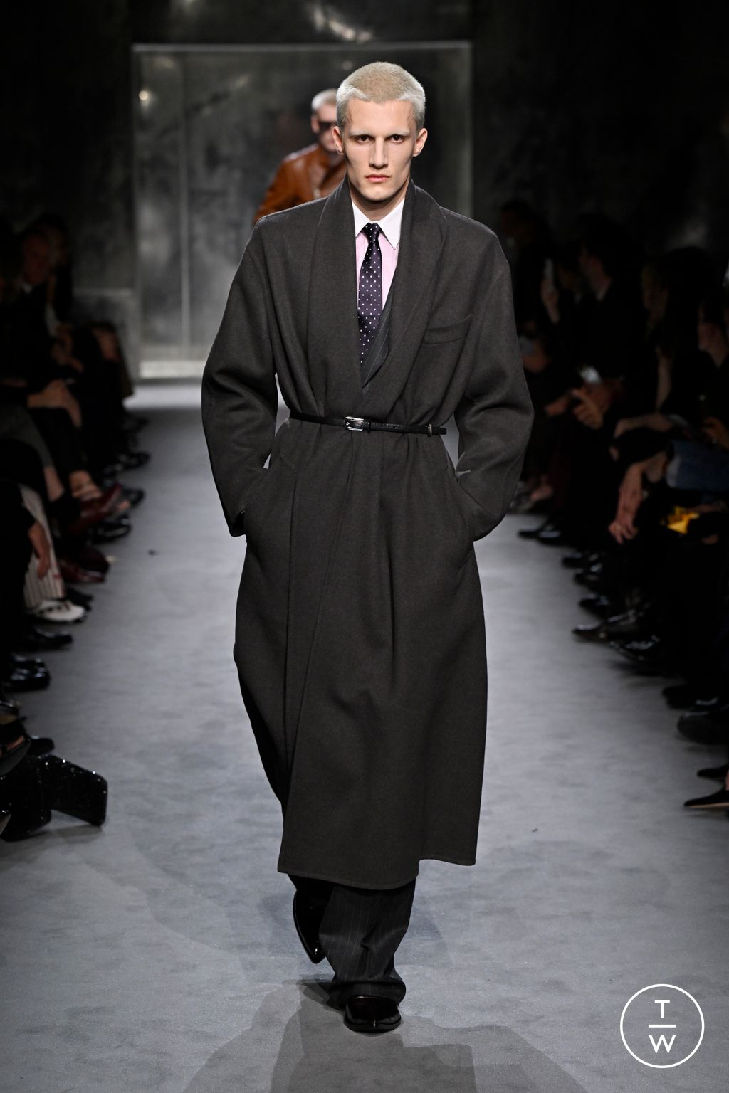 Fashion Week Paris Fall/Winter 2025 look 14 from the Tom Ford collection 女装