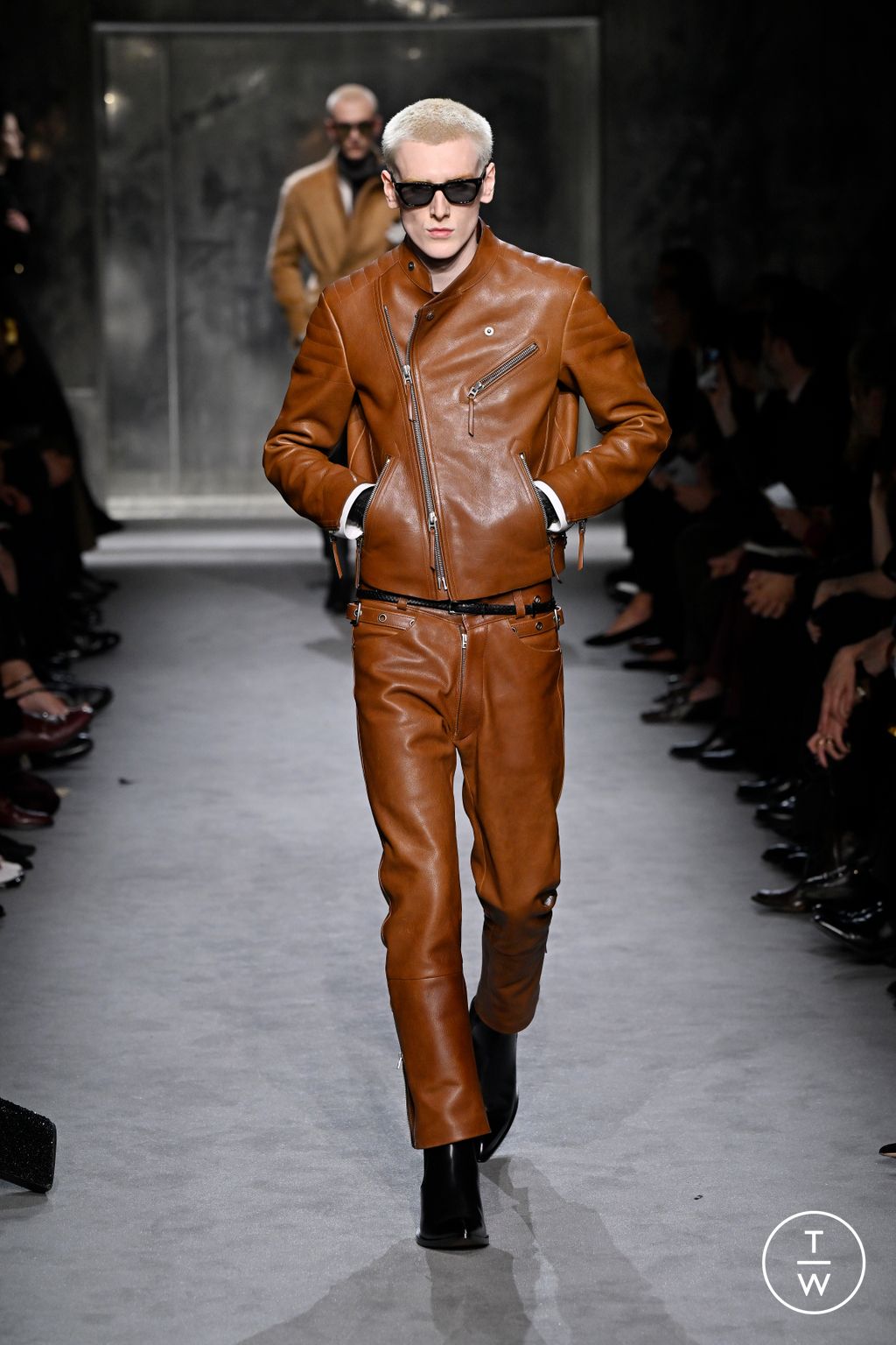 Fashion Week Paris Fall/Winter 2025 look 15 de la collection Tom Ford womenswear