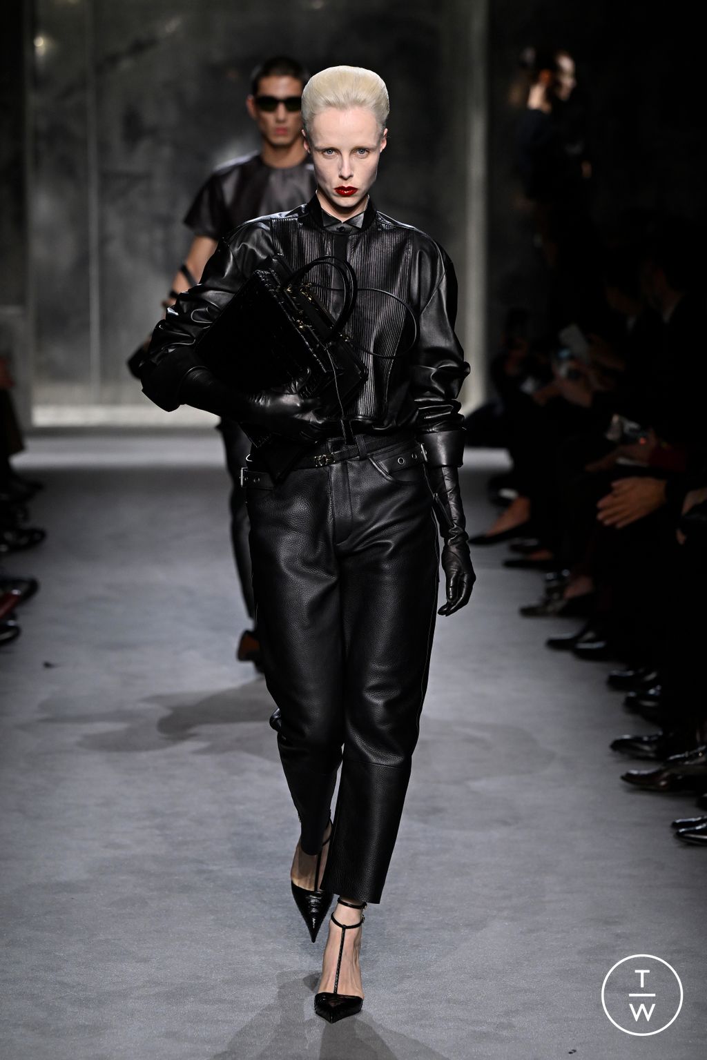Fashion Week Paris Fall/Winter 2025 look 18 from the Tom Ford collection womenswear