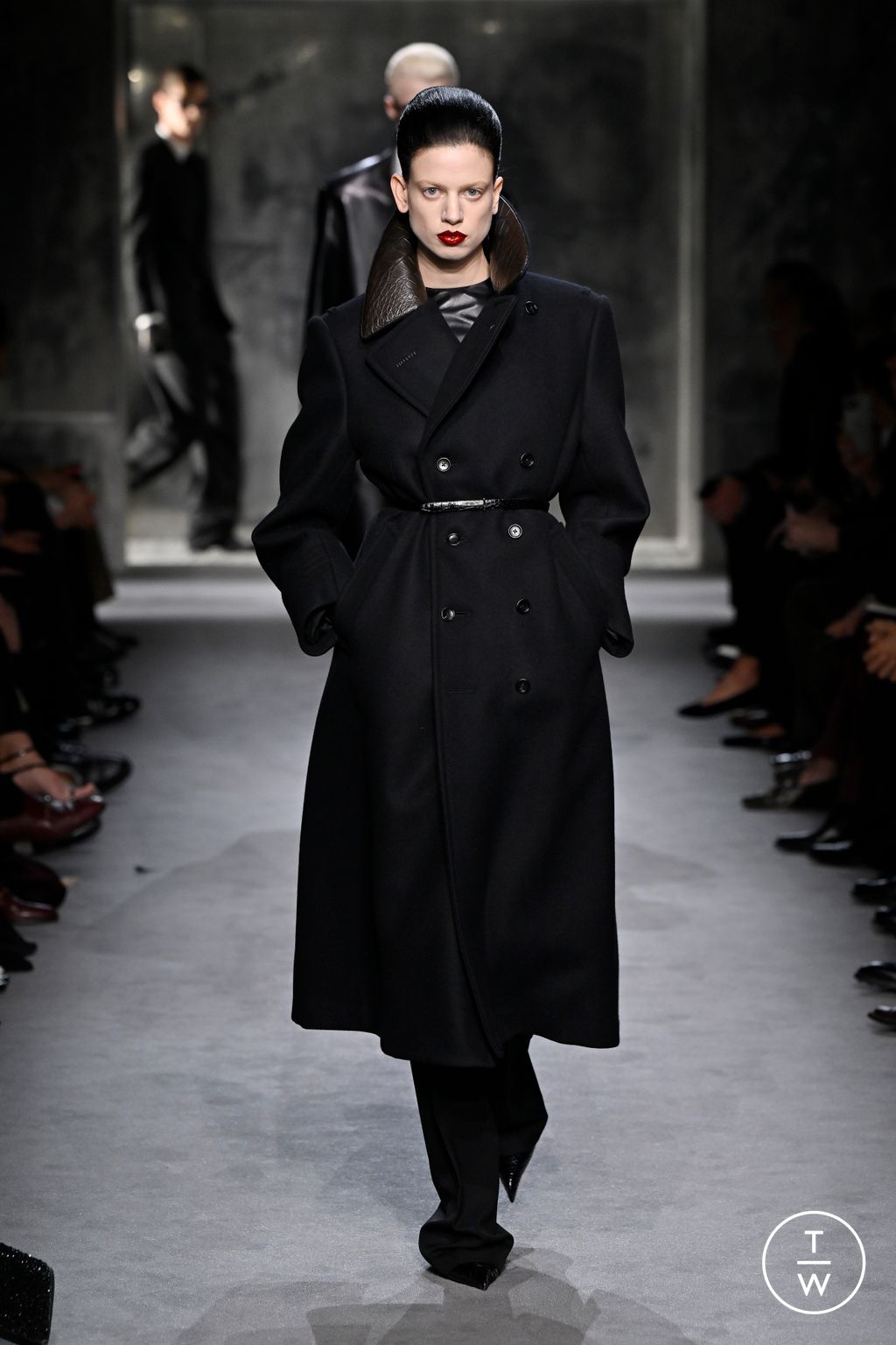 Fashion Week Paris Fall/Winter 2025 look 20 de la collection Tom Ford womenswear