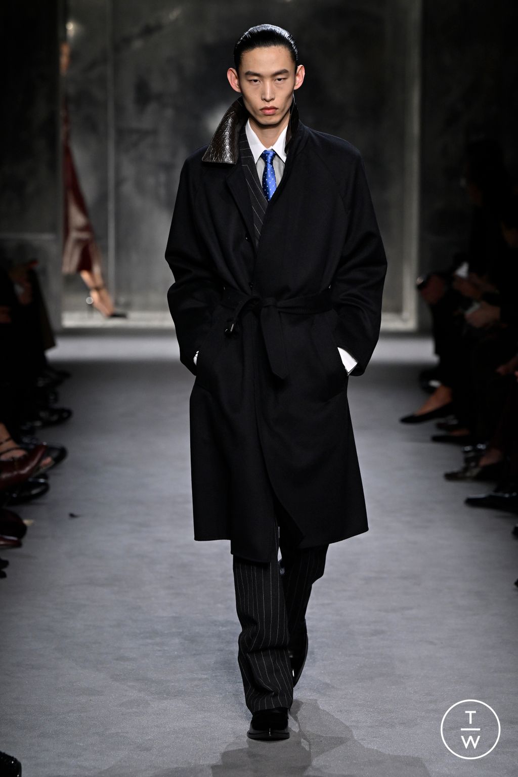 Fashion Week Paris Fall/Winter 2025 look 23 from the Tom Ford collection womenswear
