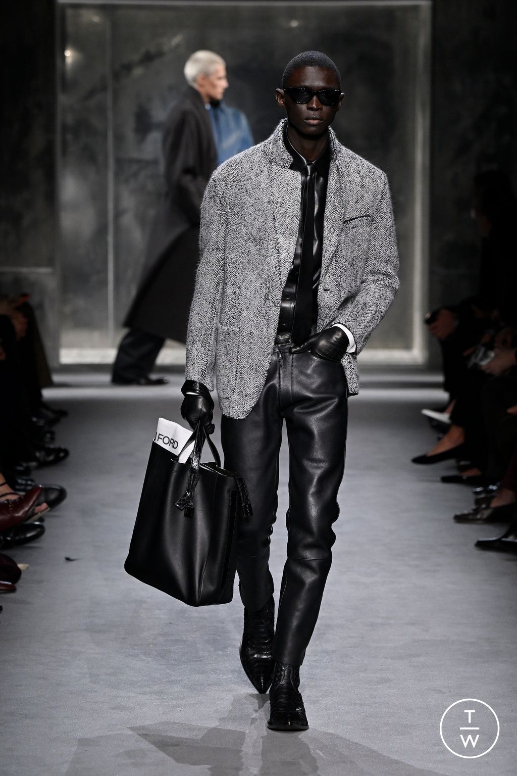 Fashion Week Paris Fall/Winter 2025 look 26 de la collection Tom Ford womenswear