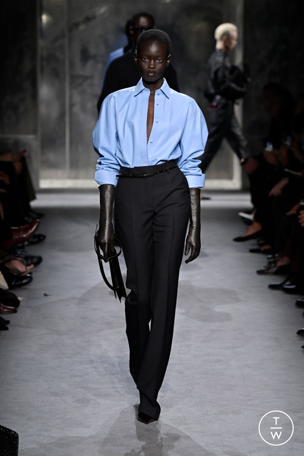 Fashion Week Paris Fall/Winter 2025 look 27 from the Tom Ford collection 女装