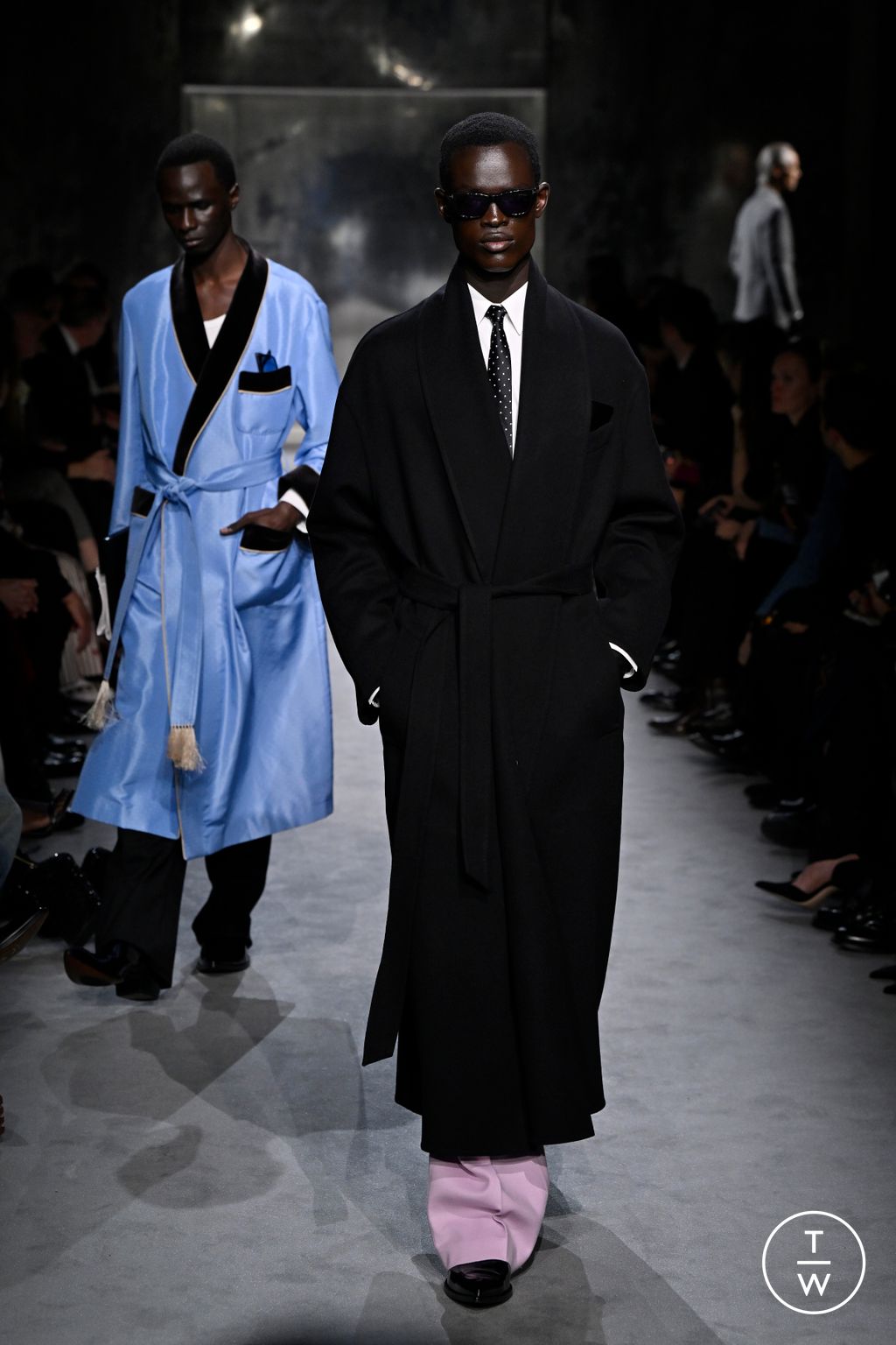 Fashion Week Paris Fall/Winter 2025 look 28 from the Tom Ford collection 女装