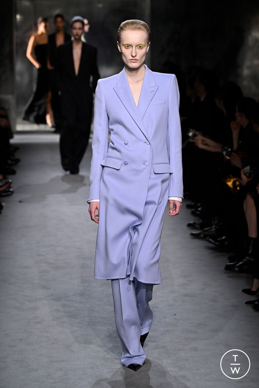 Fashion Week Paris Fall/Winter 2025 look 39 from the Tom Ford collection 女装