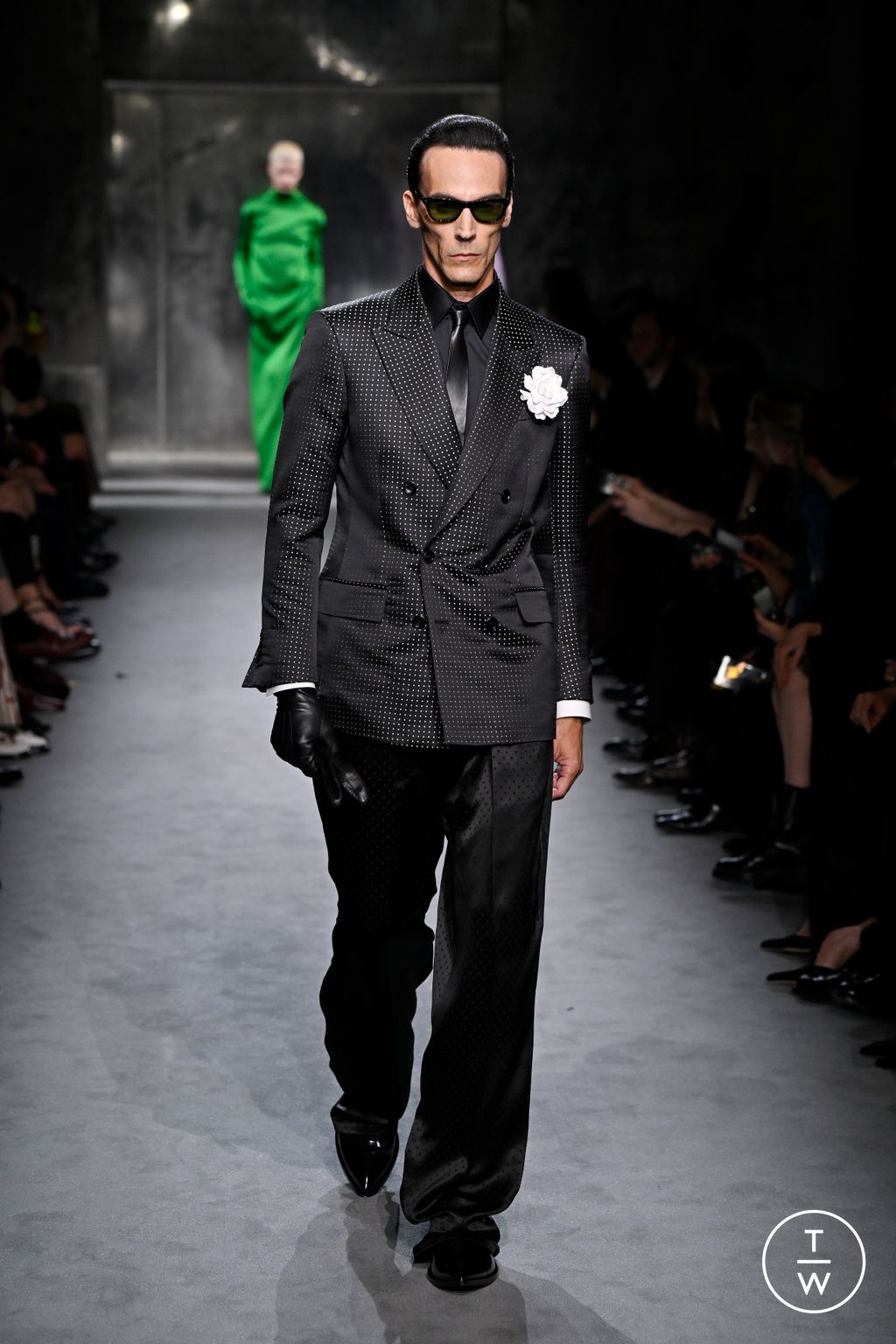 Fashion Week Paris Fall/Winter 2025 look 42 from the Tom Ford collection womenswear