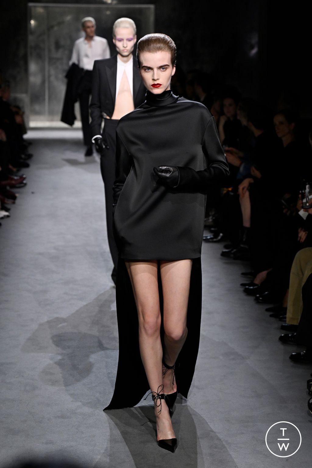Fashion Week Paris Fall/Winter 2025 look 44 de la collection Tom Ford womenswear