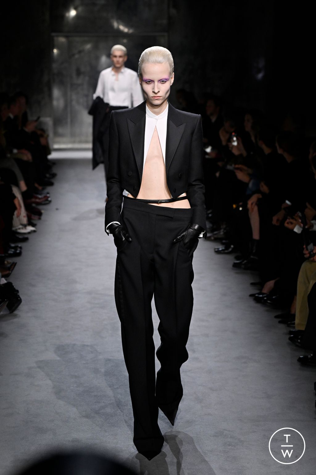 Fashion Week Paris Fall/Winter 2025 look 45 from the Tom Ford collection womenswear