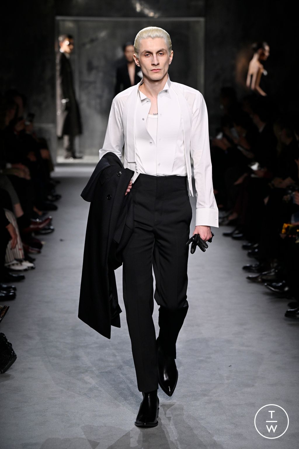 Fashion Week Paris Fall/Winter 2025 look 46 from the Tom Ford collection 女装
