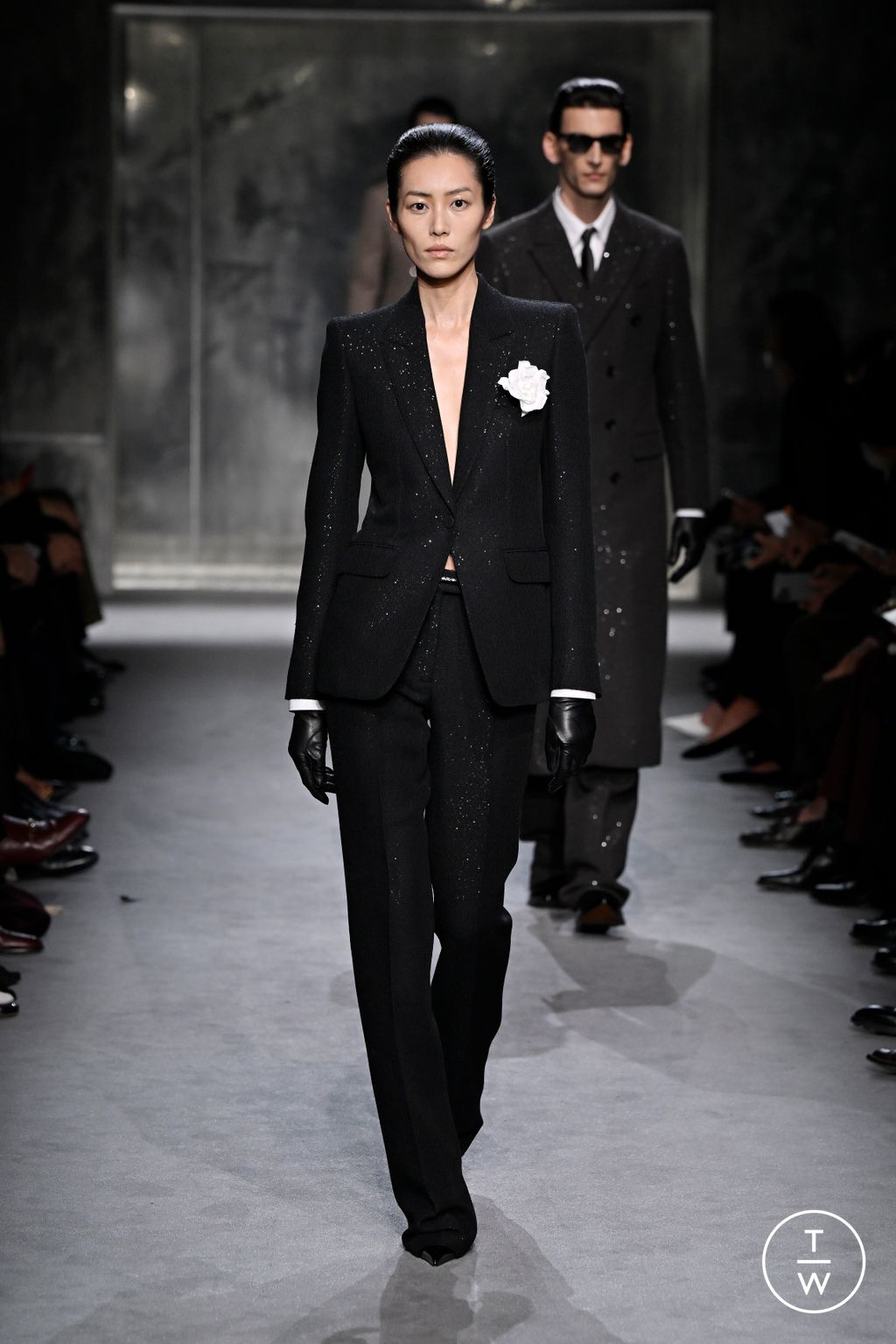 Fashion Week Paris Fall/Winter 2025 look 47 from the Tom Ford collection 女装