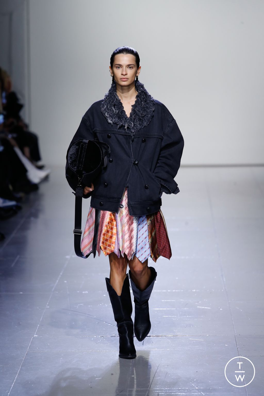 Fashion Week London Fall/Winter 2023 look 4 from the KSENIASCHNAIDER collection womenswear