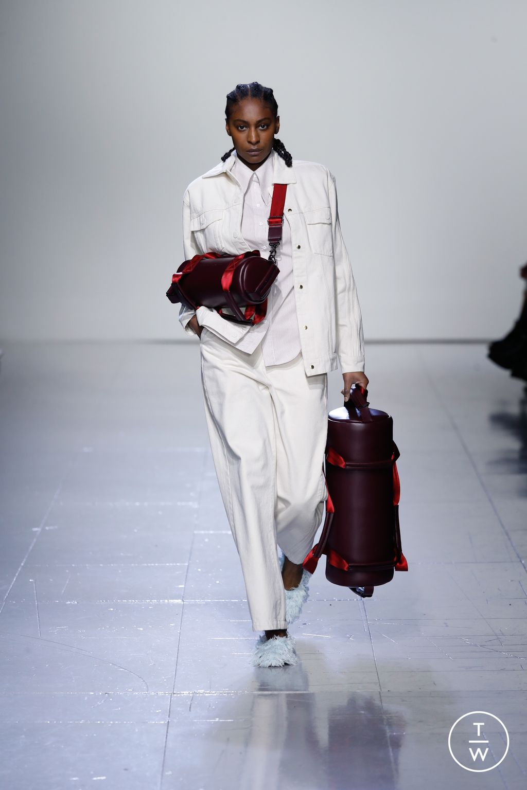 Fashion Week London Fall/Winter 2023 look 5 de la collection KSENIASCHNAIDER womenswear