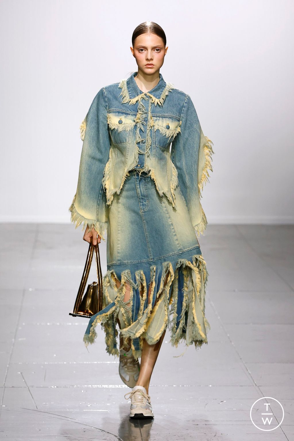 Fashion Week London Spring/Summer 2024 look 3 de la collection KSENIASCHNAIDER womenswear