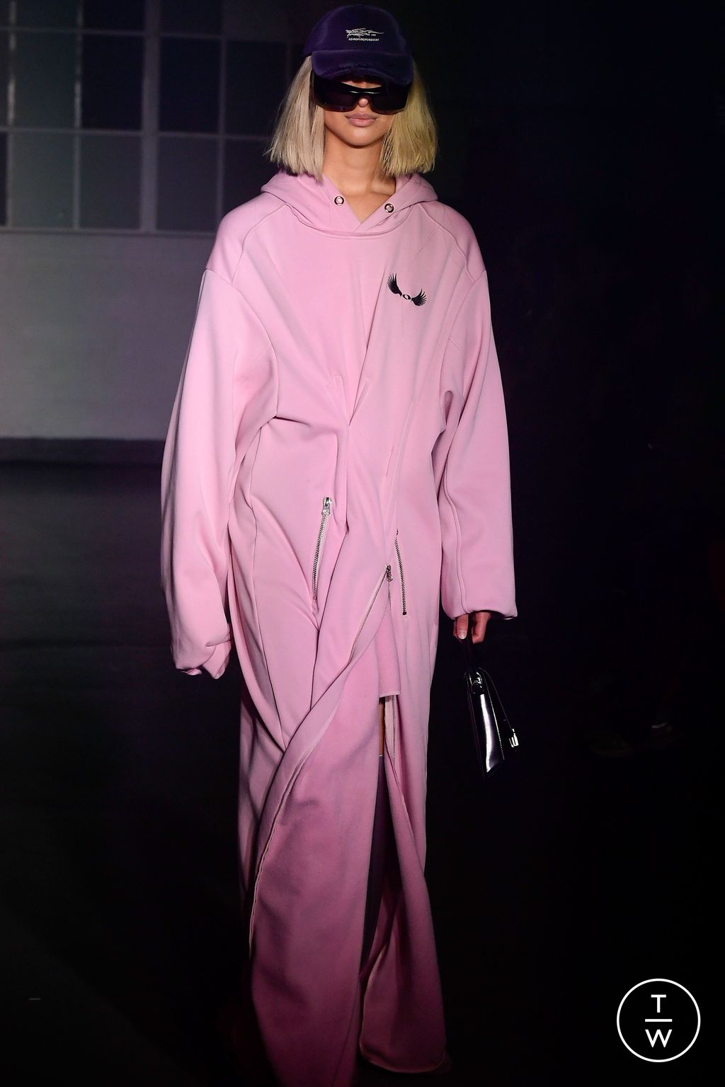 Fashion Week London Fall/Winter 2023 look 9 from the KWK by KAYKWOK collection 女装