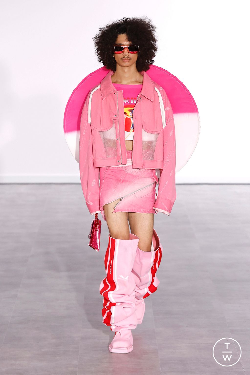 Fashion Week London Spring/Summer 2024 look 22 from the KWK by KAYKWOK collection 女装