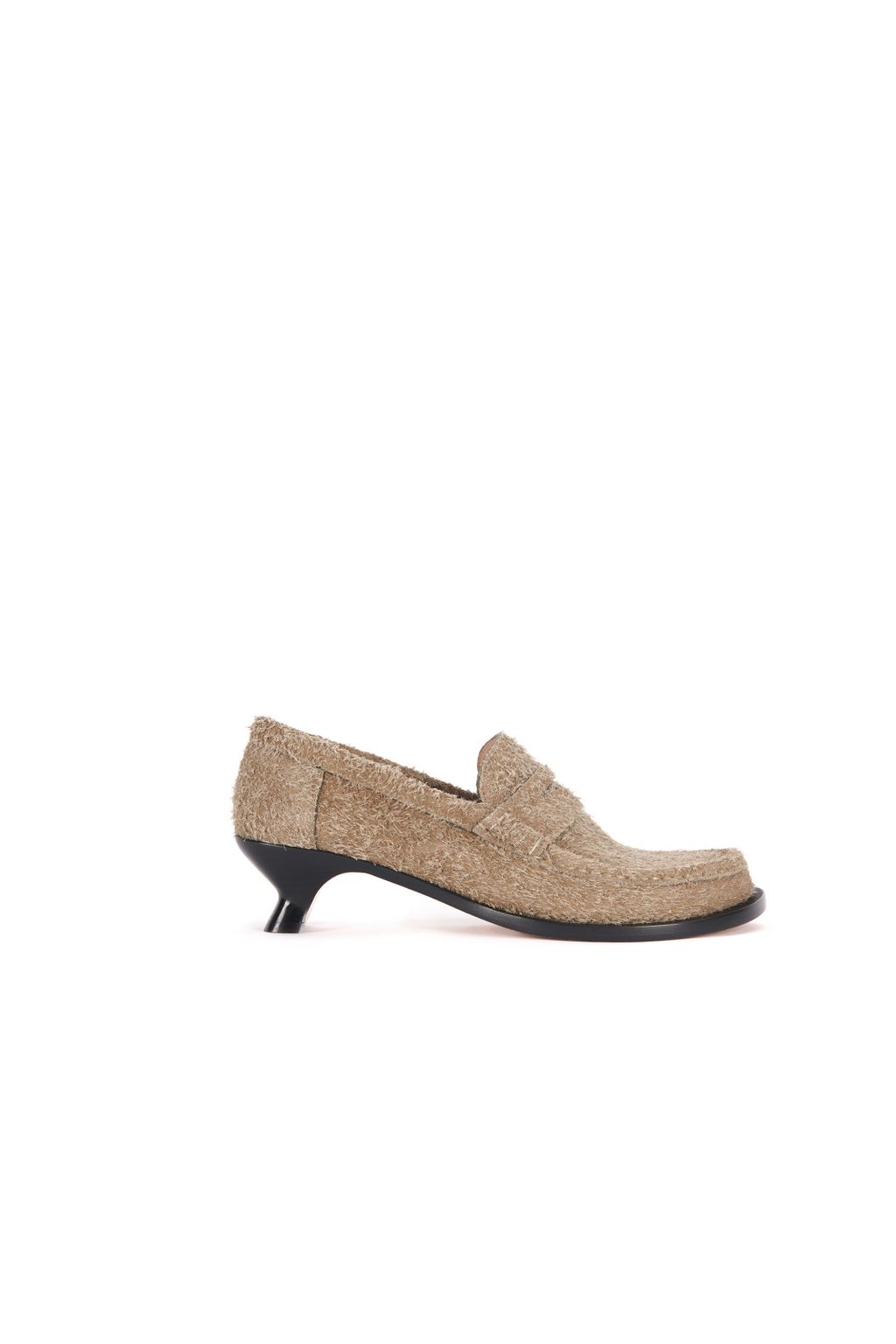 Fashion Week Paris Fall/Winter 2023 look 31 from the Loewe collection womenswear accessories