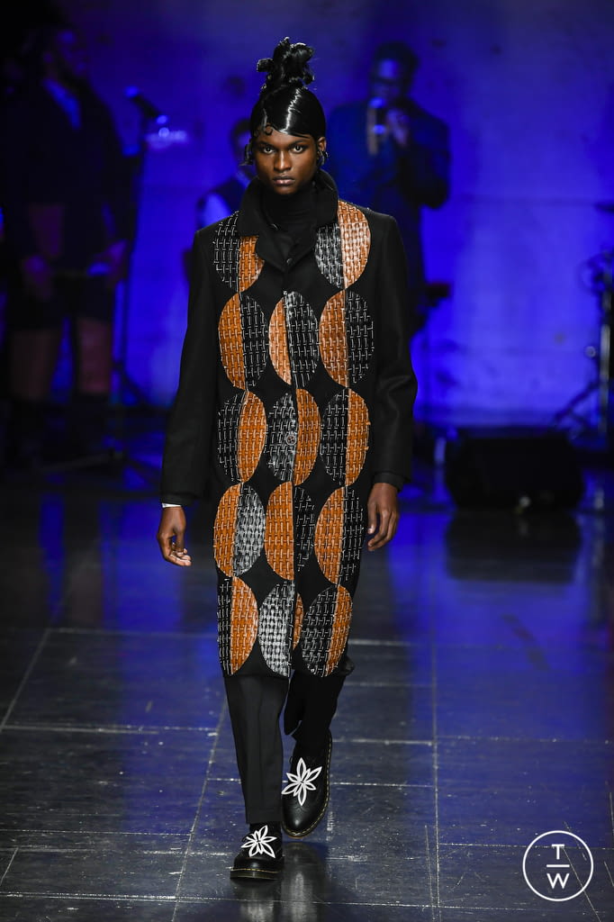 Fashion Week London Fall/Winter 2022 look 2 from the Labrum London collection womenswear