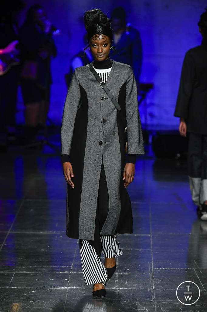 Fashion Week London Fall/Winter 2022 look 10 from the Labrum London collection womenswear