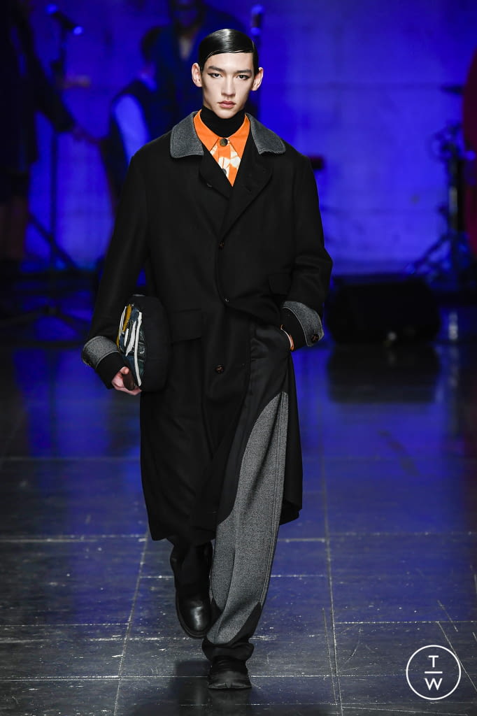 Fashion Week London Fall/Winter 2022 look 12 from the Labrum London collection womenswear