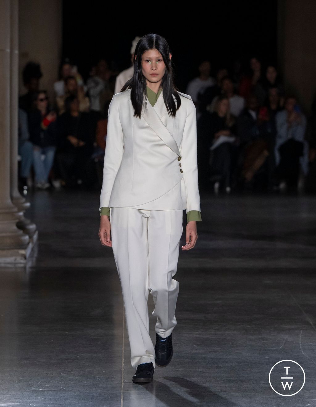 Fashion Week London Fall/Winter 2024 look 20 from the Labrum London collection womenswear