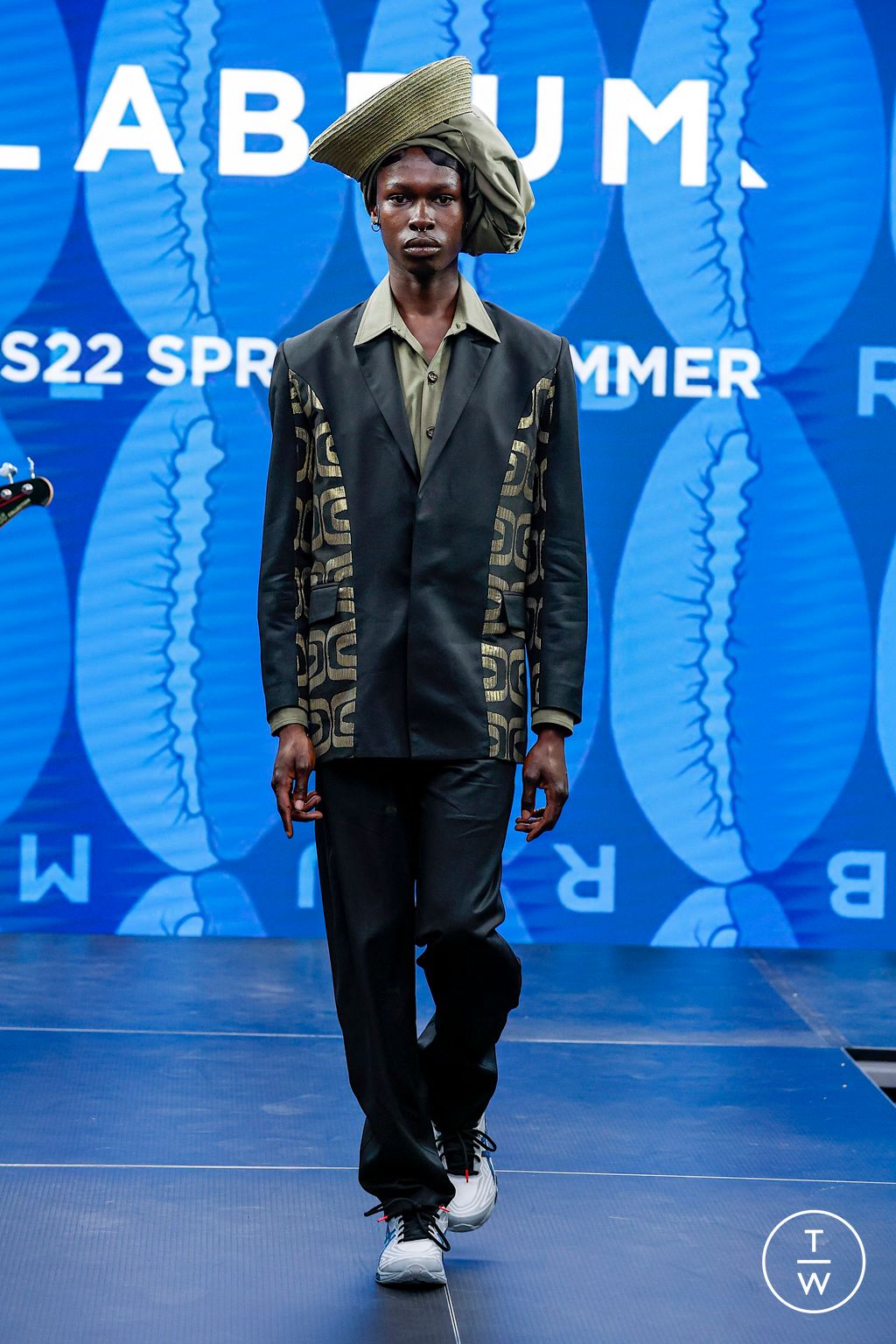 Fashion Week London Spring/Summer 2023 look 2 from the Labrum London collection menswear