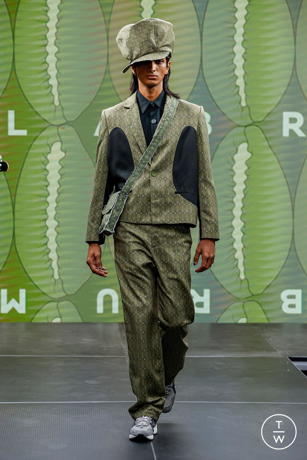 Fashion Week London Spring/Summer 2023 look 6 from the Labrum London collection 男装