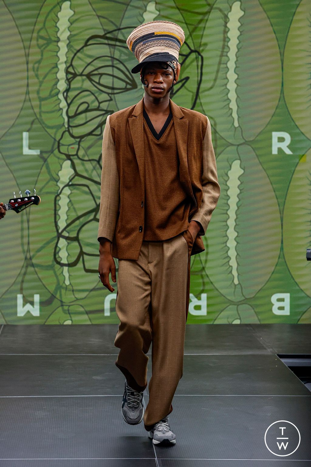 Fashion Week London Spring/Summer 2023 look 10 from the Labrum London collection 男装