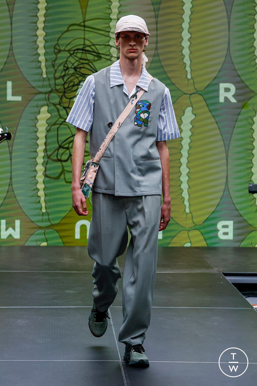 Fashion Week London Spring/Summer 2023 look 17 from the Labrum London collection menswear