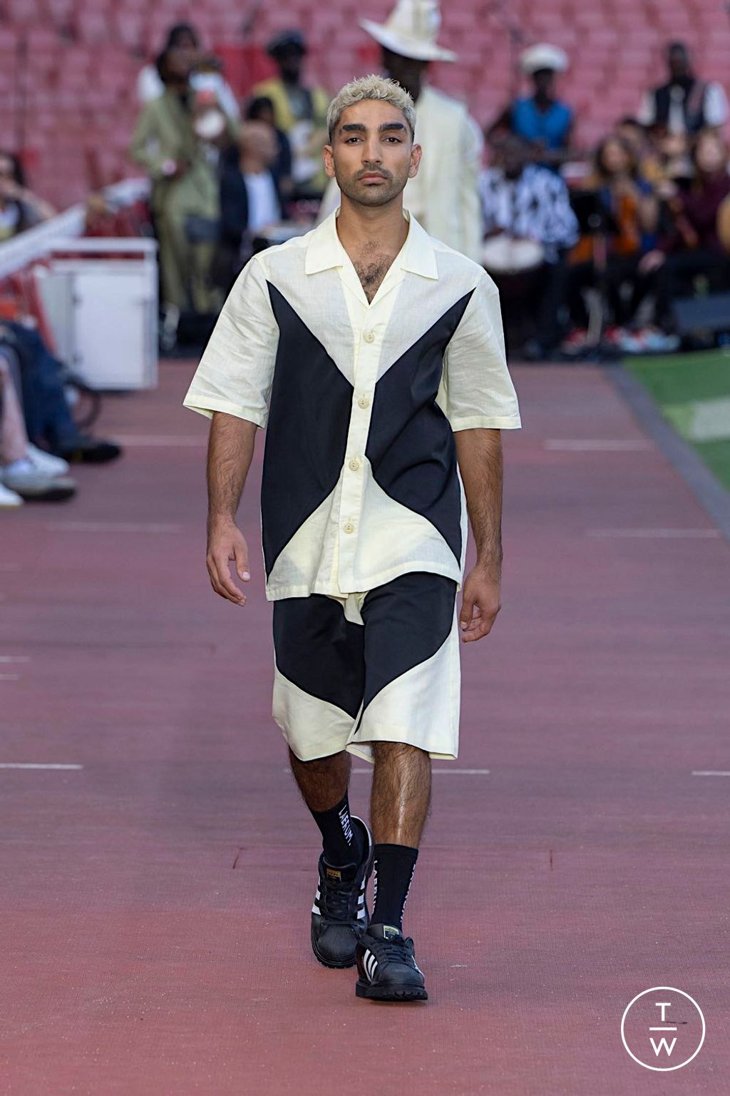 Fashion Week London Spring/Summer 2025 look 21 from the Labrum London collection womenswear