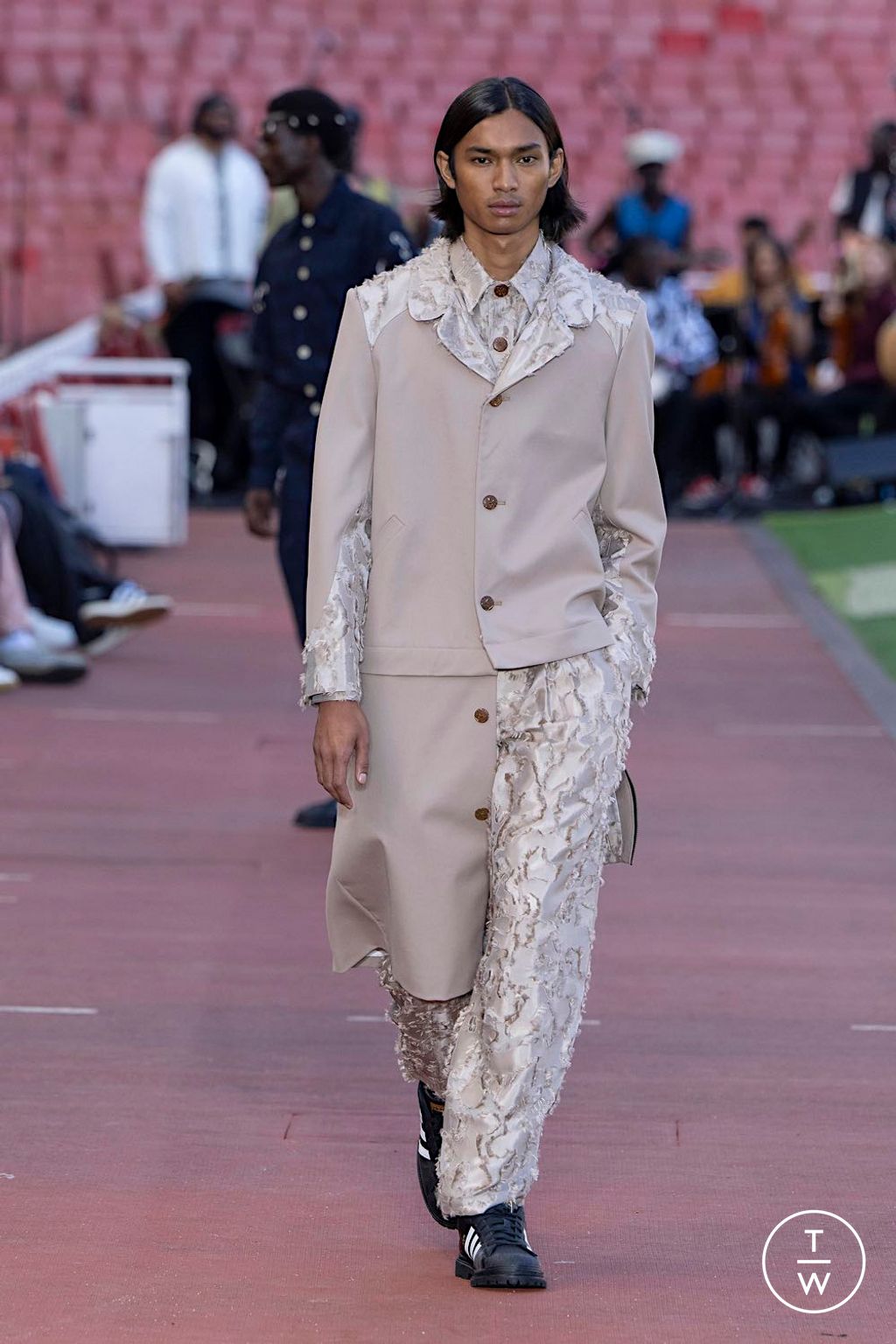 Fashion Week London Spring/Summer 2025 look 33 from the Labrum London collection womenswear