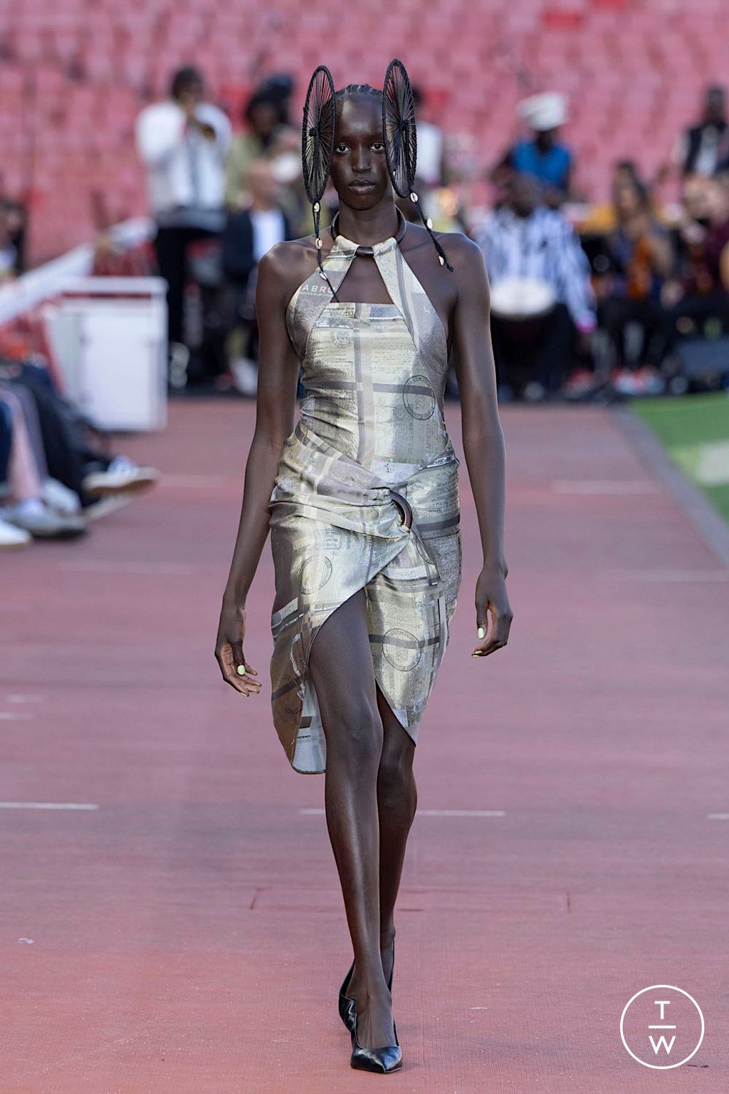 Fashion Week London Spring/Summer 2025 look 34 from the Labrum London collection womenswear