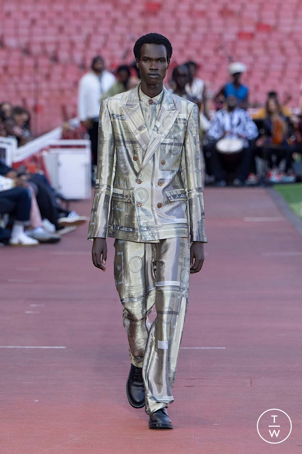 Fashion Week London Spring/Summer 2025 look 37 from the Labrum London collection womenswear