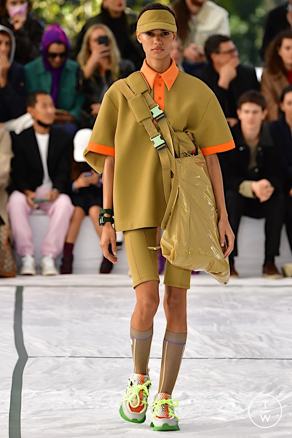 Fashion Week Paris Spring/Summer 2022 look 14 de la collection Lacoste womenswear