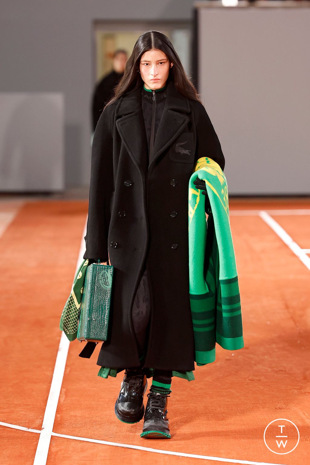 Fashion Week Paris Fall/Winter 2024 look 1 de la collection Lacoste womenswear