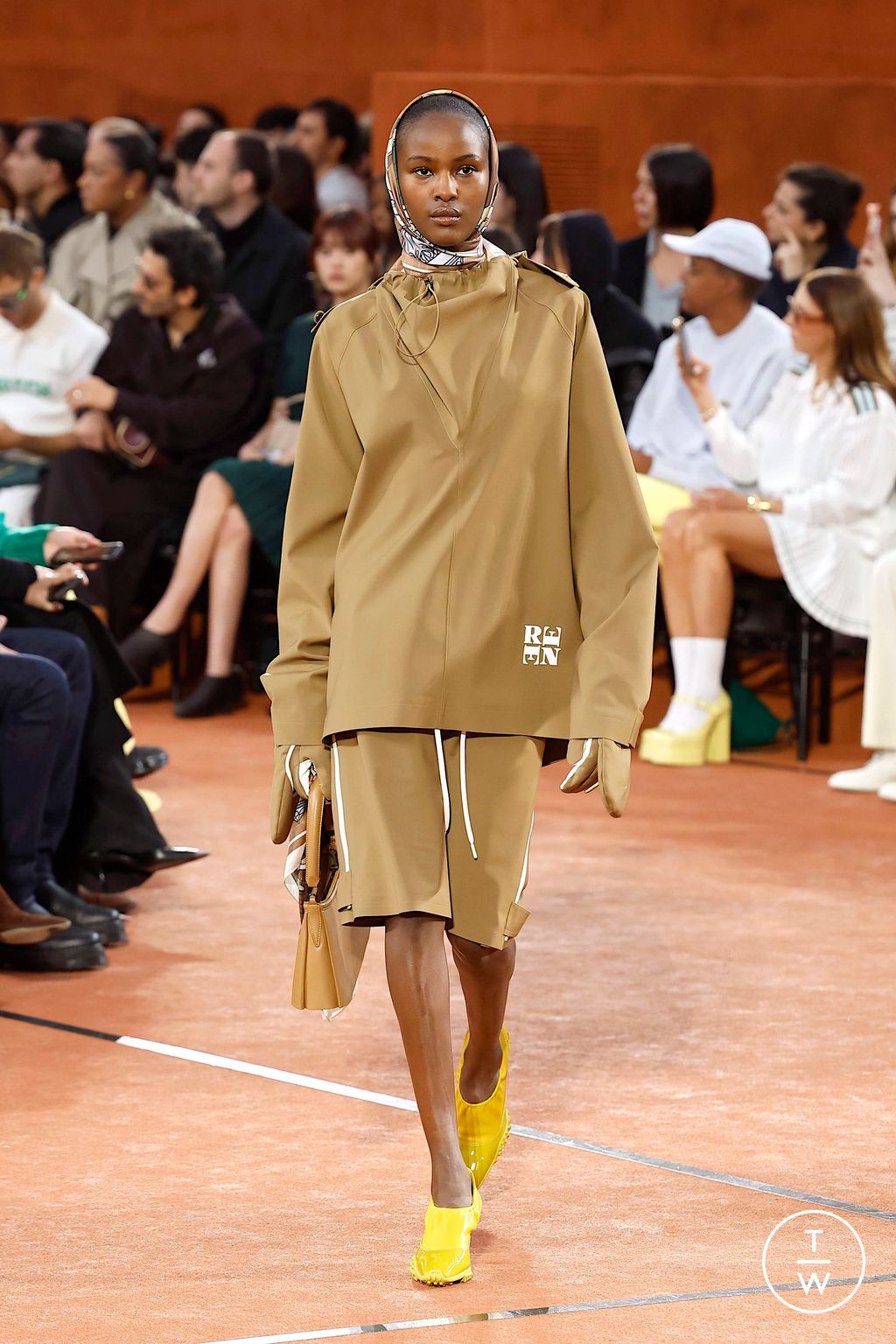 Fashion Week Paris Fall/Winter 2025 look 12 from the Lacoste collection 女装