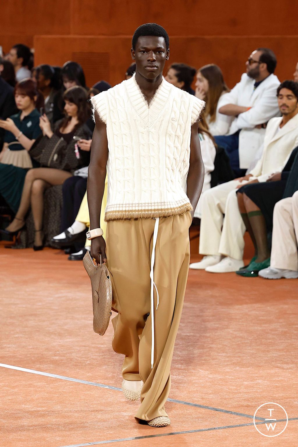 Fashion Week Paris Fall/Winter 2025 look 20 de la collection Lacoste womenswear