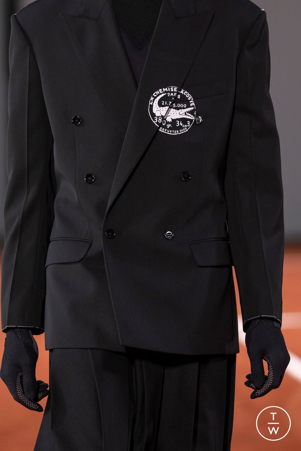 Fashion Week Paris Fall/Winter 2024 look 53 from the Lacoste collection 女装配饰