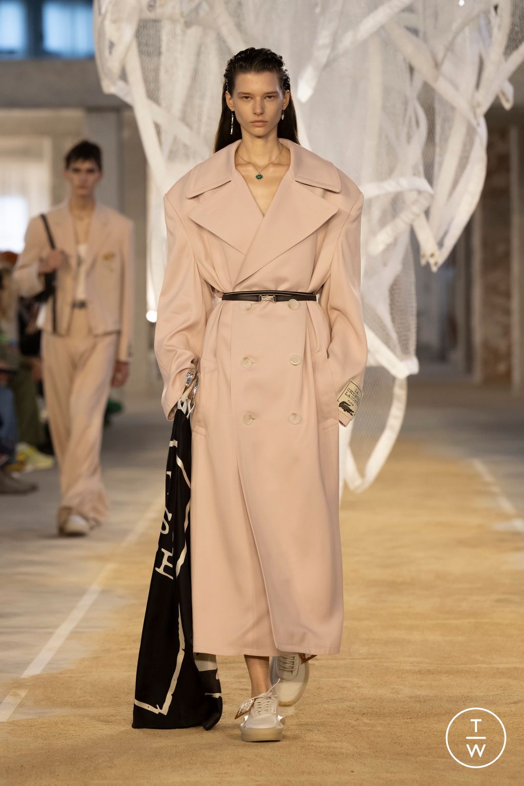 Fashion Week Paris Spring/Summer 2025 look 1 de la collection Lacoste womenswear