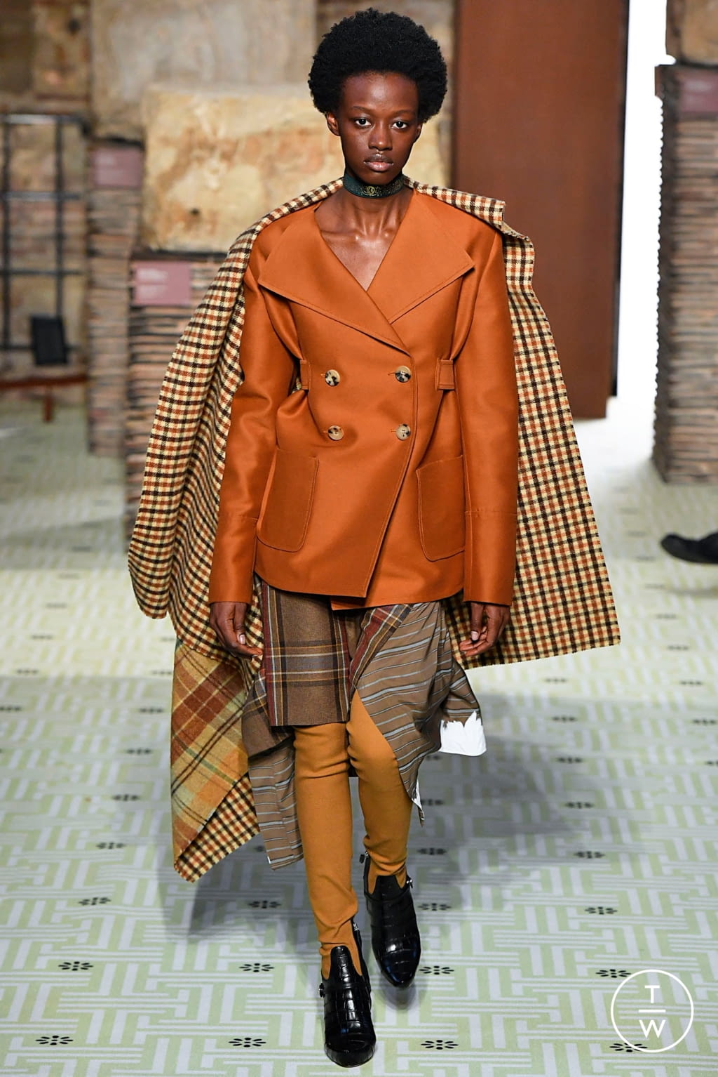 Fashion Week Paris Fall/Winter 2019 look 6 from the Lanvin collection womenswear